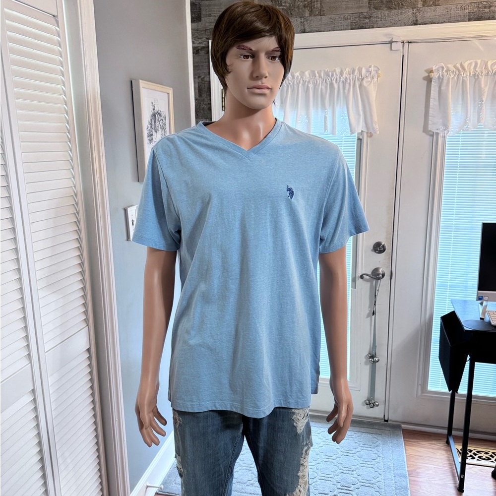 Men's U.S Polo ASSN. V Neck T-Shirt SZ LG. Lt Blue.